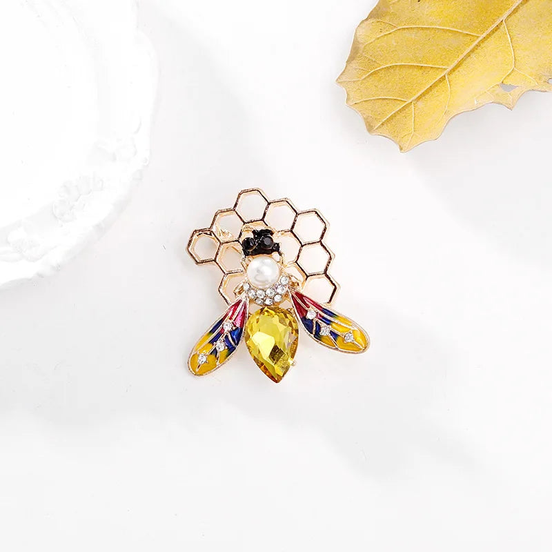 Fashion Animals Insects Bees Sweet Brooches for Girls Elegant Trendy New Design Pins Jewelry for Women Ladies Accessories