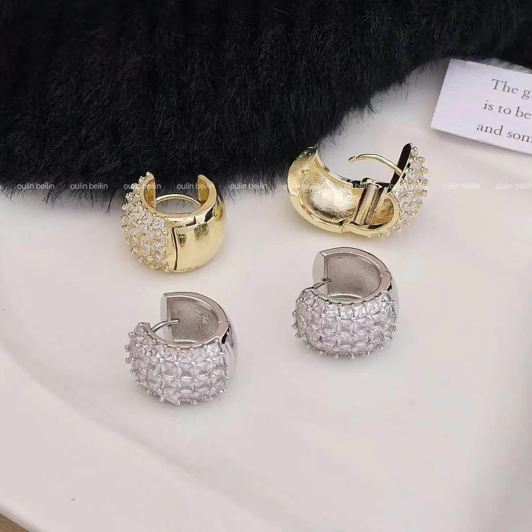 Fashion Simple Glitter Stud Earrings for Girls Clip on Elegant Minimalistic Jewelry for Women Lady Accessories Chinese Supplier