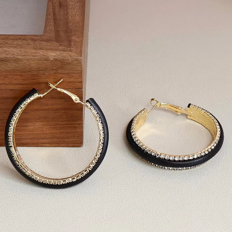 Fashion Simple Classic Minimalistic Hoop Earrings for Girls Trendy Stylish Art Deco Jewelry for Women Ladies Accessories Chic