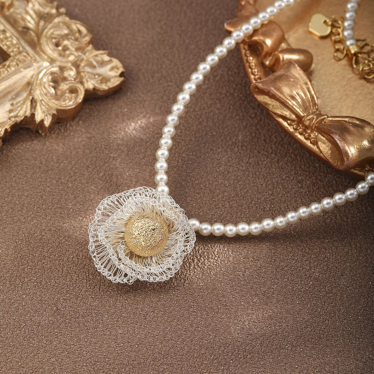 Fashion Glass Pearl Copper Wire Alloy Flower Necklaces for Girls Sweet Jewelry for Women Ladies Wholesale China Manufacturer