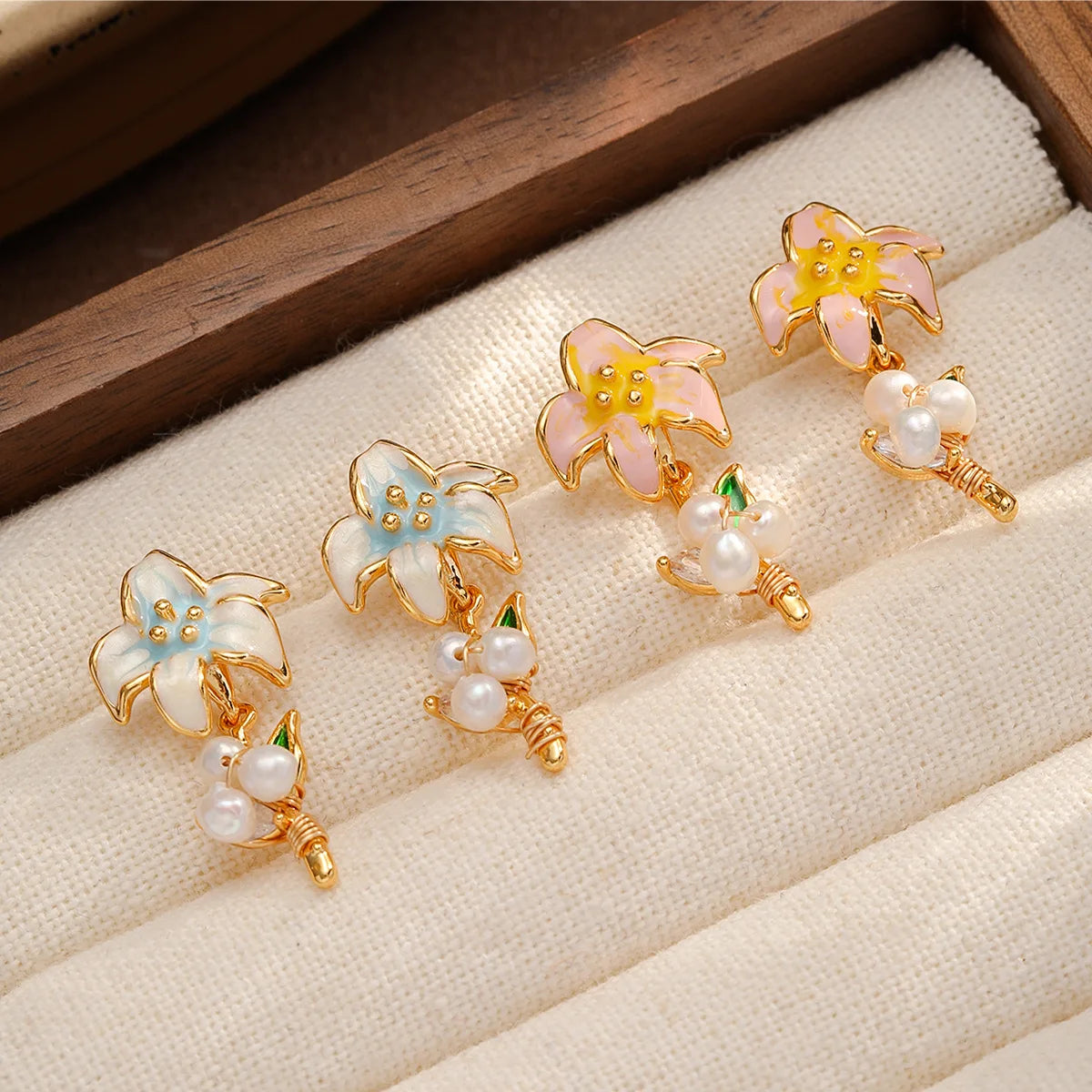 Women Flower Shape Drip Glaze Hand-Painted Graffiti Earring Elegant Freshwater Pearl 18k Gold-plated S925 Silver Daily Jewelry