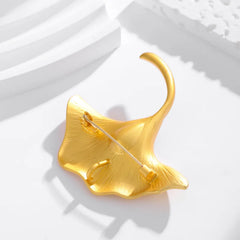 Fashion Mental Alloy Gingko Brooches for Girls Simple Minimalistic Rhinestone Pins Jewelry for Women Ladies Accessories Hot Sale