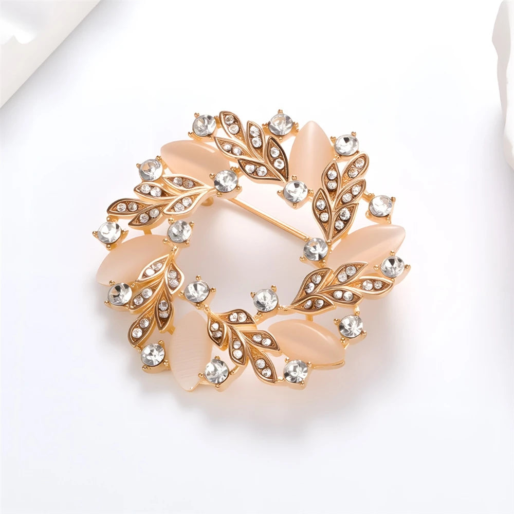 Fashion Sweet Elegant Glitter Rhinestone Brooches for Girls Luxury Leafs Pins Jewelry for Women Ladies Accessories Hot Sale