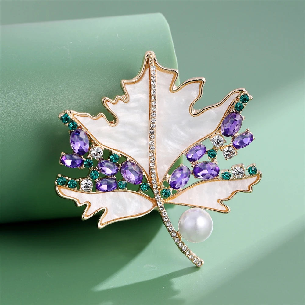 Fashion Leafs Maple Sweet Elegant Brooches for Girls Trendy Stylish Jewelry for Women Ladies Accessories Wholesale New Design