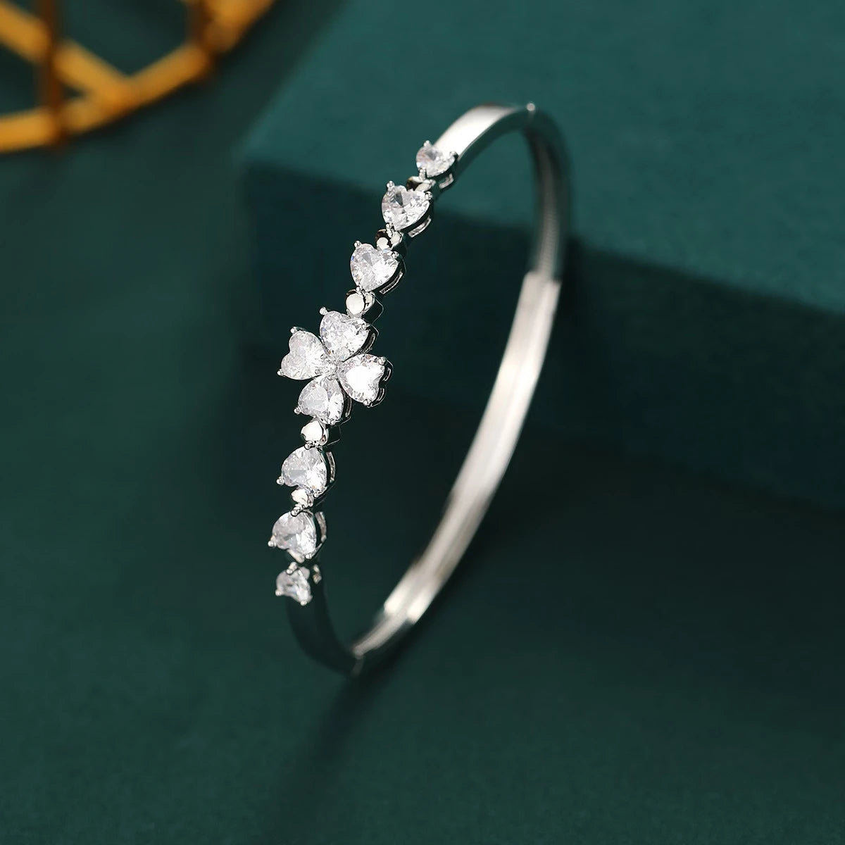 Fashion Simple Minimalistic Heart Bangles for Girls Bowknot Elegant Dainty Jewelry for Women Ladies Dainty Accessories Chic