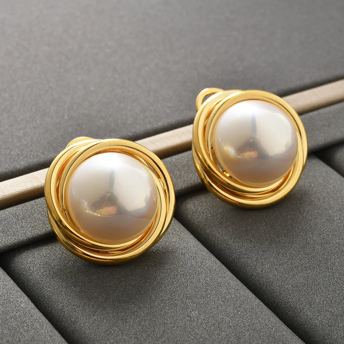 High-end Stud Earrings Retro Court Style Ancora Red Wine Pearl Earrings Elegant Fashion Light Luxury Earrings for Festive Party