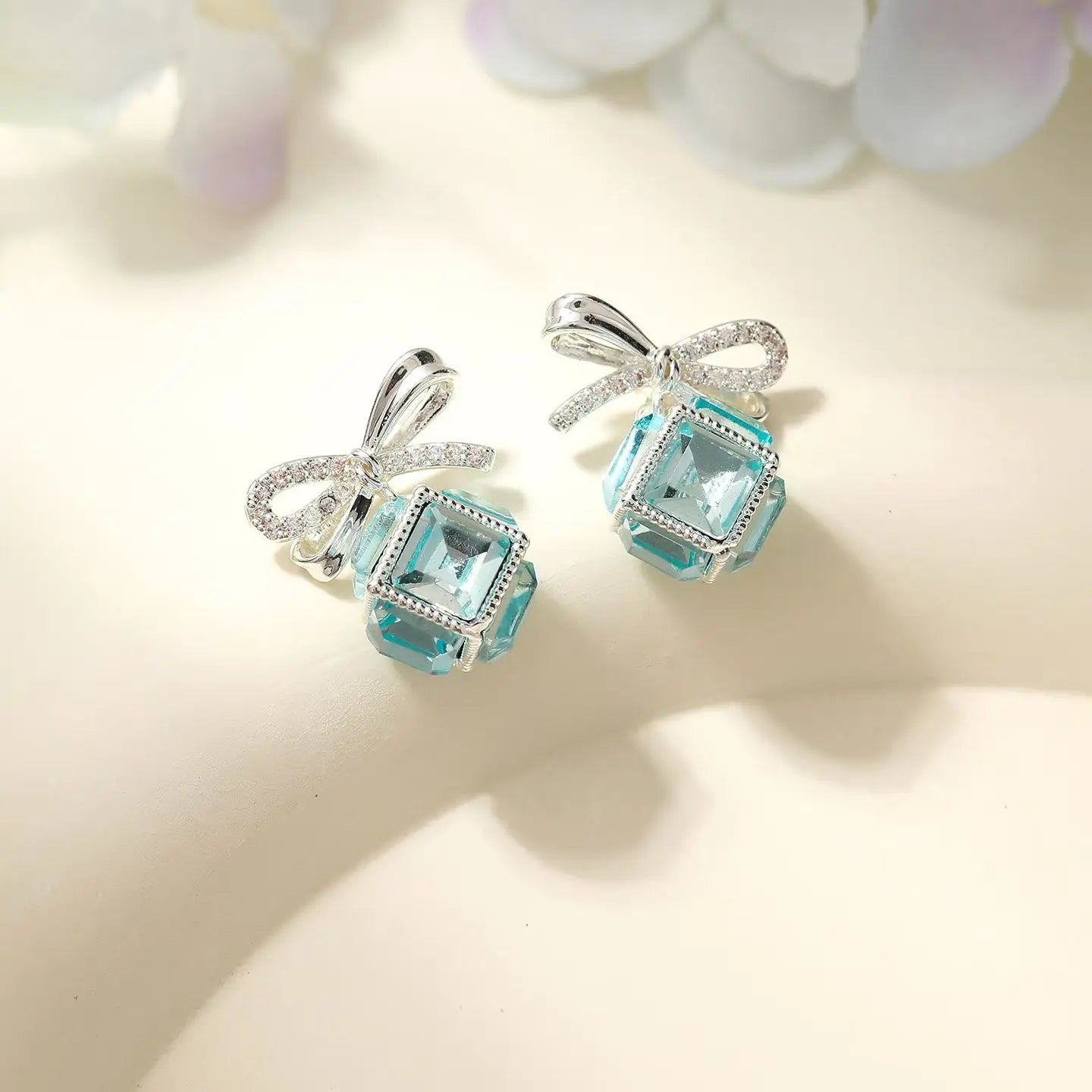 Fashion Rhinestone Bowknot Glitter Stud Earrings for Girls Heart Shaped Sparkle Jewelry for Women Ladies Accessories Wholesale