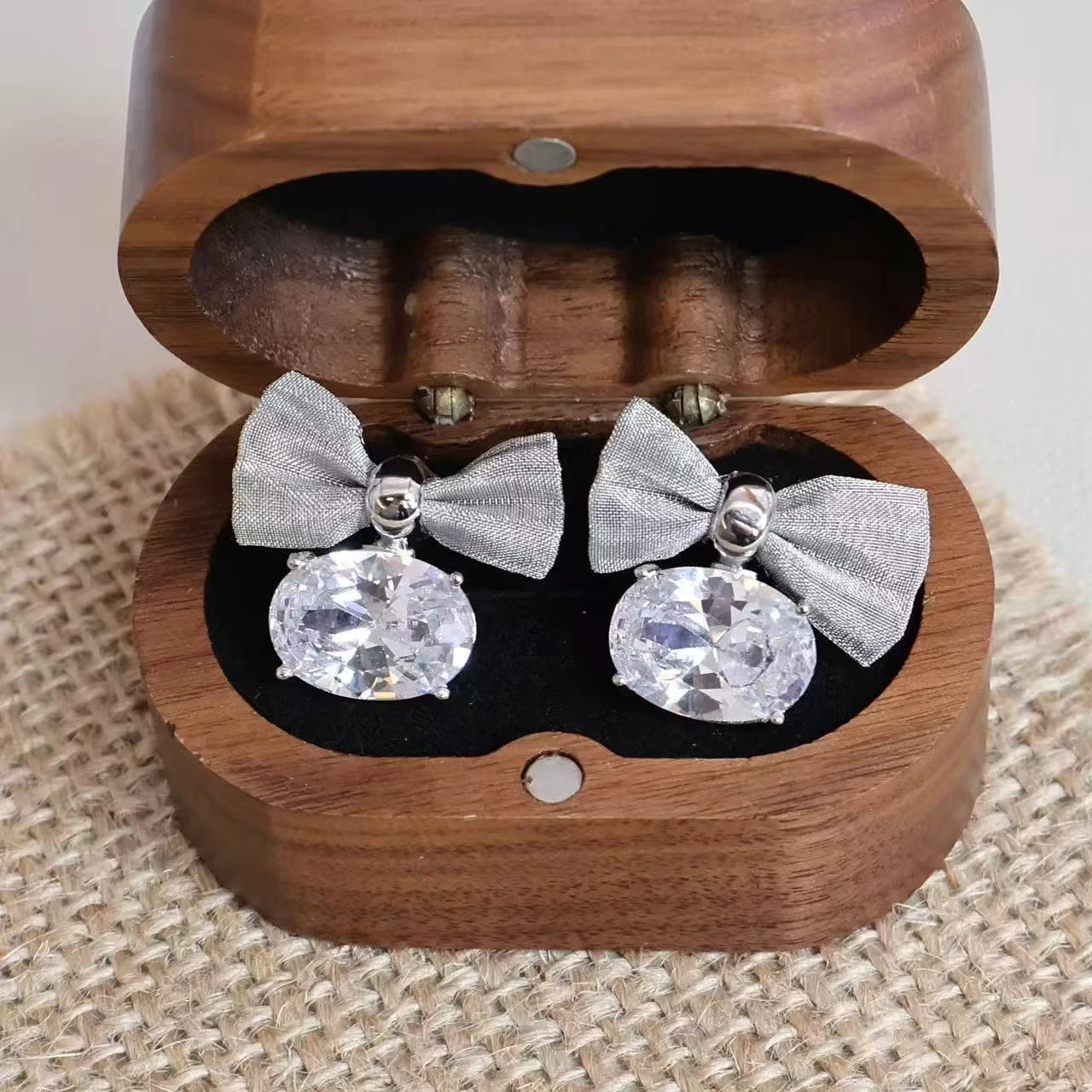 Fashion Elegant Luxury Flowers Glitter Stud Earrings for Girls Glamorous Bowknot Rhinestone Jewelry for Women Ladies Accessories