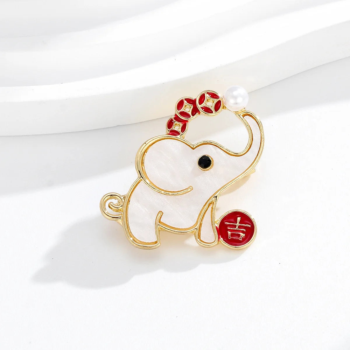 Fashion Elephant Sweet Cute Brooches for Girls Trendy Stylish Glamorous Pins Jewelry for Women Ladies Accessories New Design