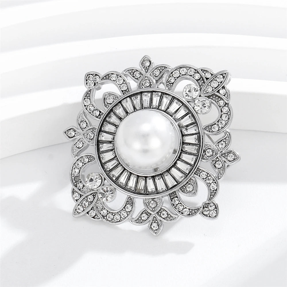 Fashion Luxury Imitation Pearl Glitter Rhinestone Brooches for Girls Sparkle Vintage Pins Jewelry for Women Ladies Accessory