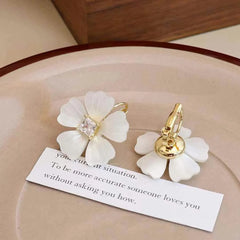 Girly Aesthetic Hot Sale Flower Shape Medium Stud Earring Fashion Dainty Charms Elegant Lightweight Bulk Jewelry Accessories