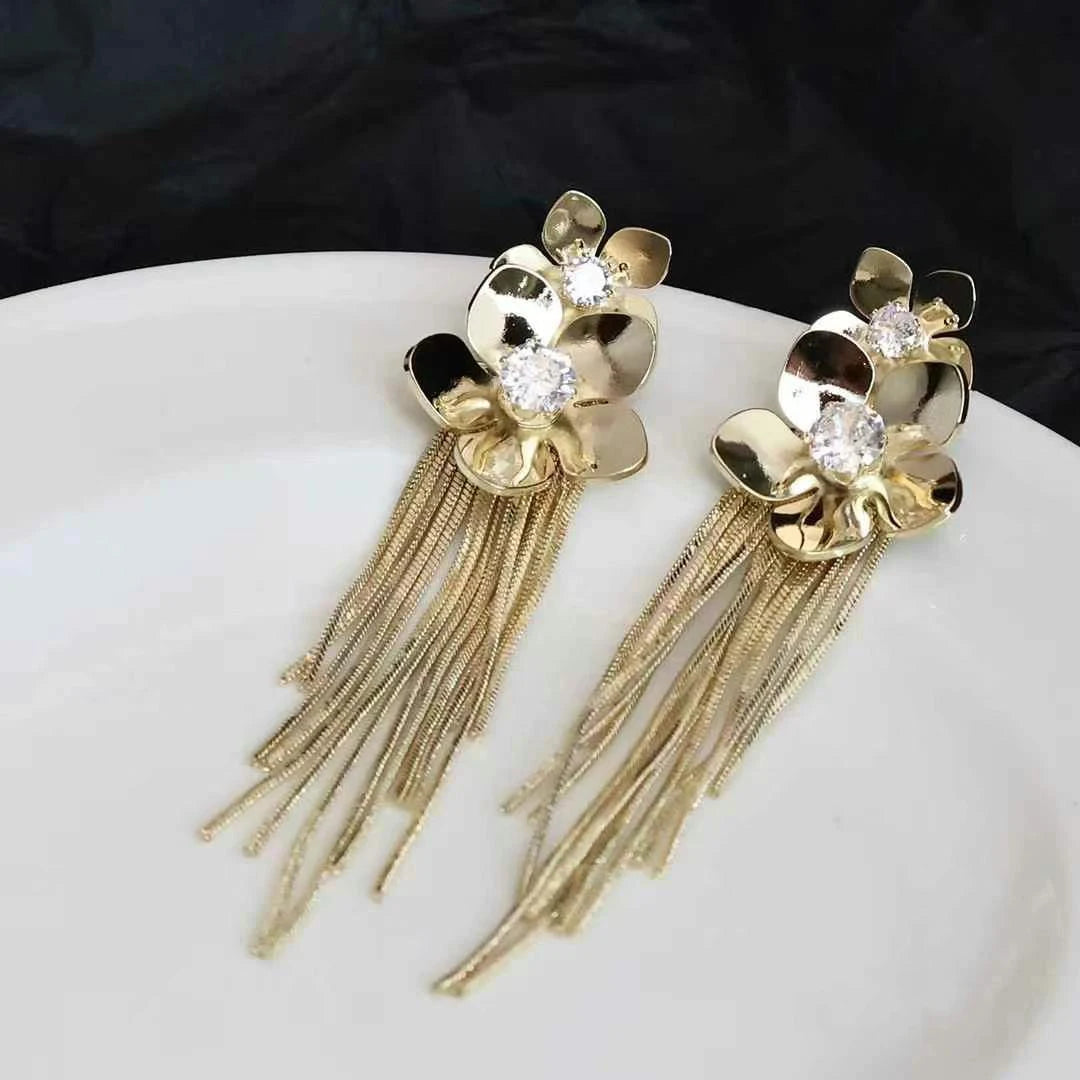 Ladies Heart Shape Mental Tassel Decorative Long Drop Earring Fashion Sparking Glitter Sequined Charms Bulk Jewelry Accessories