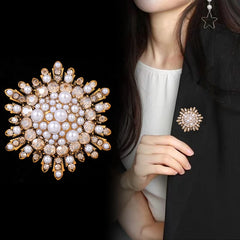 Fashion Imitation Pearl Luxury Brooches for Girls Sweet Elegant Graceful Pins Jewelry for Women Ladies Accessories New Design