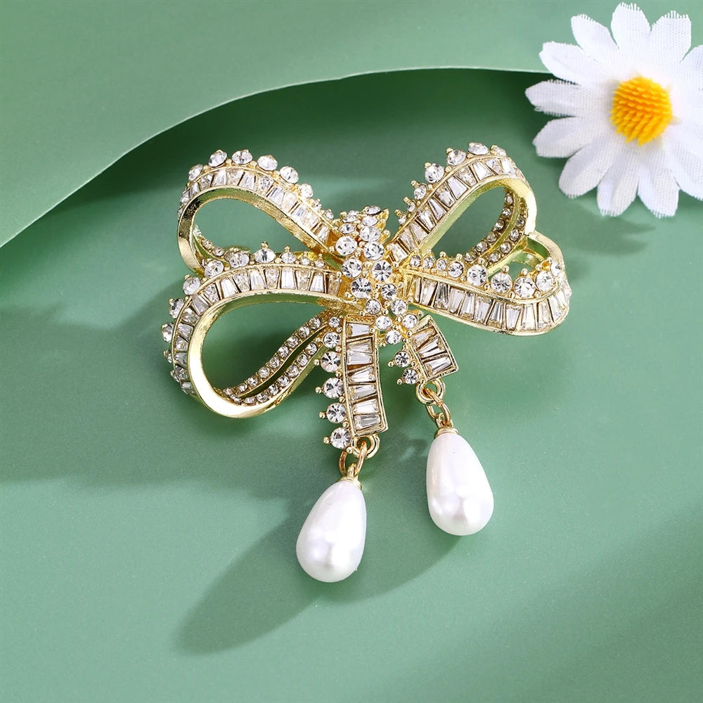 Fashion Bowknot Glitter Imitation Pearl Brooches for Girls Sparking Elegant Graceful Pins Jewelry for Women Ladies Accessories