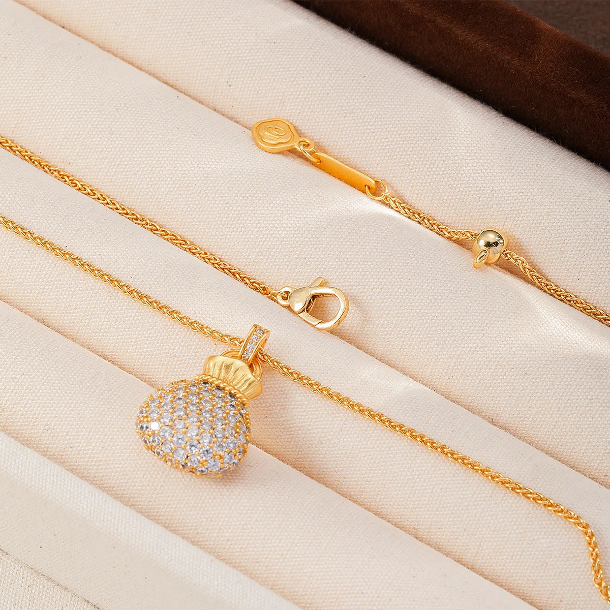 Women Zircon 18k Gold-plated Chain Pendant Necklace Elegant Simple Charms Factory Price in Stock Jewelry for Female Daily Use