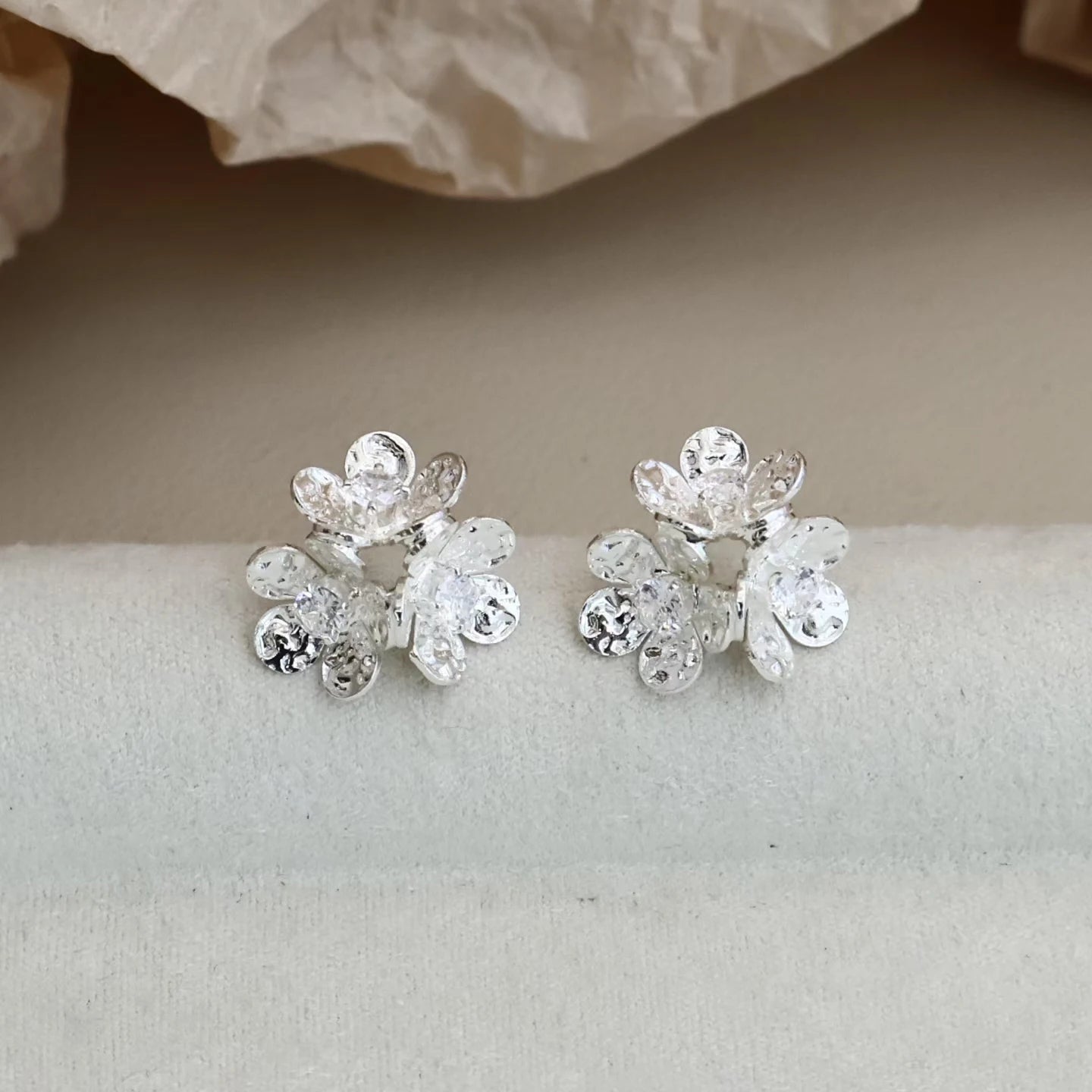 Female Creative Design Flower Circle Shape Fashion Elegant Simple Wholesale Bulk Order Jewelry Accessories for Women Holiday Use