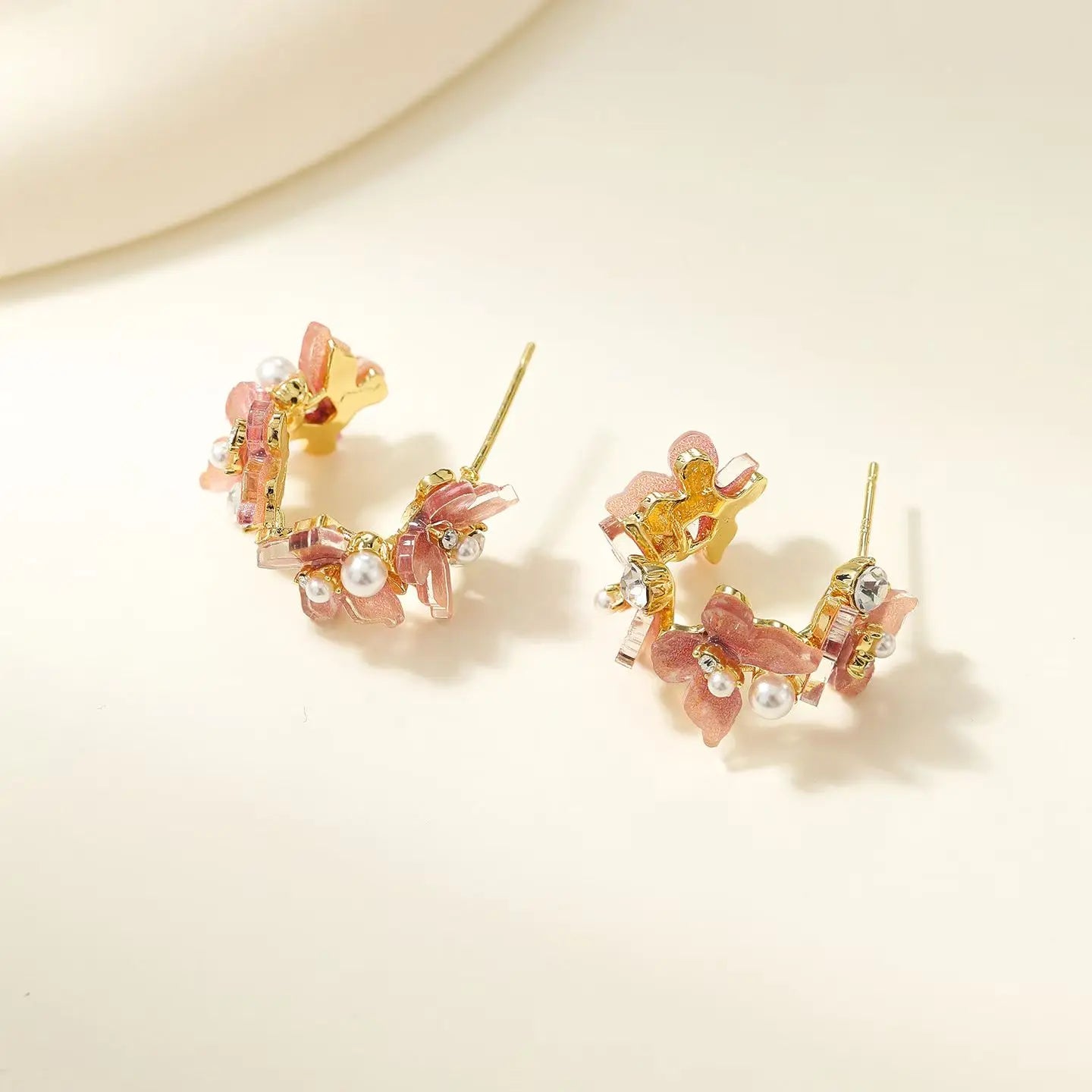 Elegant Butterfly Imitation Pearl Flower Rhinestone Drop Earrings for Girls Fashion Jewelry for Women Ladies Accessories Latest