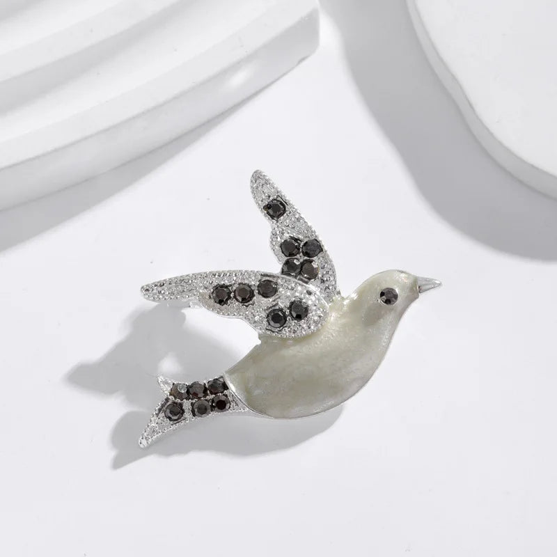 Fashion Glitter Birds Sweet Elegant Brooches for Girls Trendy Glamorous Charms Pins Jewelry for Women Ladies Accessories Chic