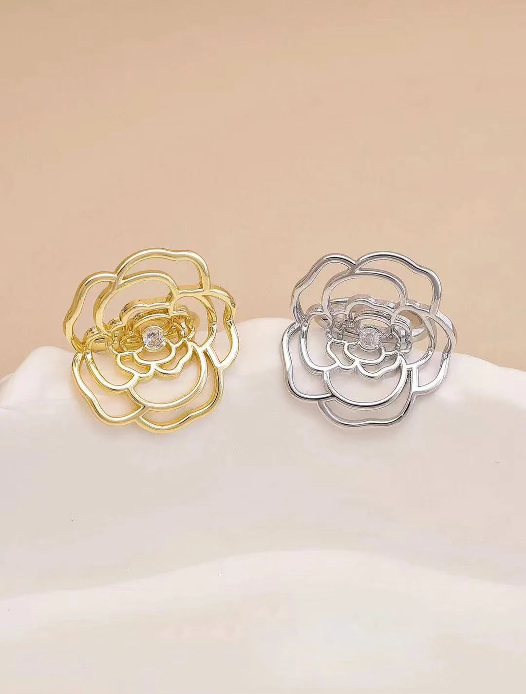 Ladies Flower Shape Creative Design Small Stud Earring Fashion Elegant Graceful Lightweight Bulk Jewelry Accessories for Holiday