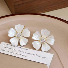Girly Aesthetic Hot Sale Flower Shape Medium Stud Earring Fashion Dainty Charms Elegant Lightweight Bulk Jewelry Accessories