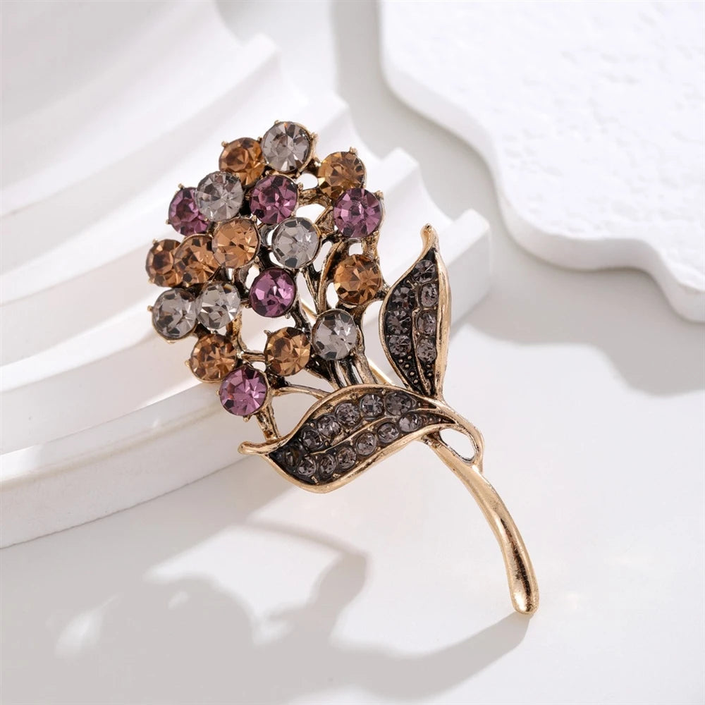 Fashion Flowers Glitter Rhinestone Sparkle Brooches for Girls Sweet Elegant Luxury Jewelry for Women Ladies Accessories Chic