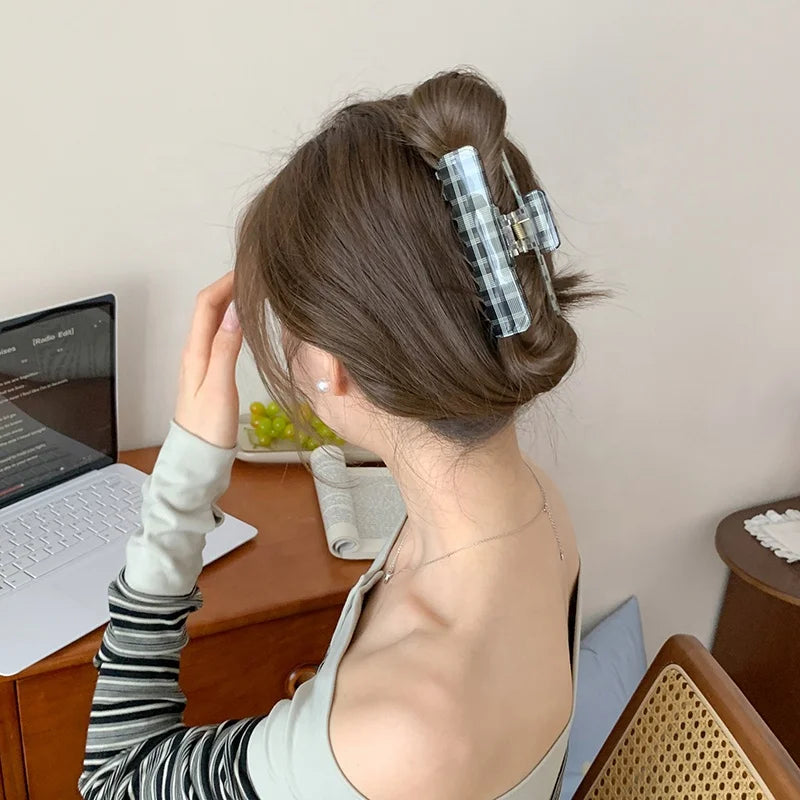Fashion Trendy Elegant Sweet Hair Claw Clips for Girls Plaid Simple Classic Hair Accessories for Women Ladies Chinese Supplier