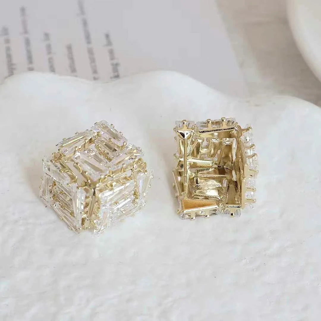 Sweet Snowflake Elegant Fashion Stud Earrings for Girls Fashion Trendy Stylish Jewellry for Women Ladies Accessories Wholesale