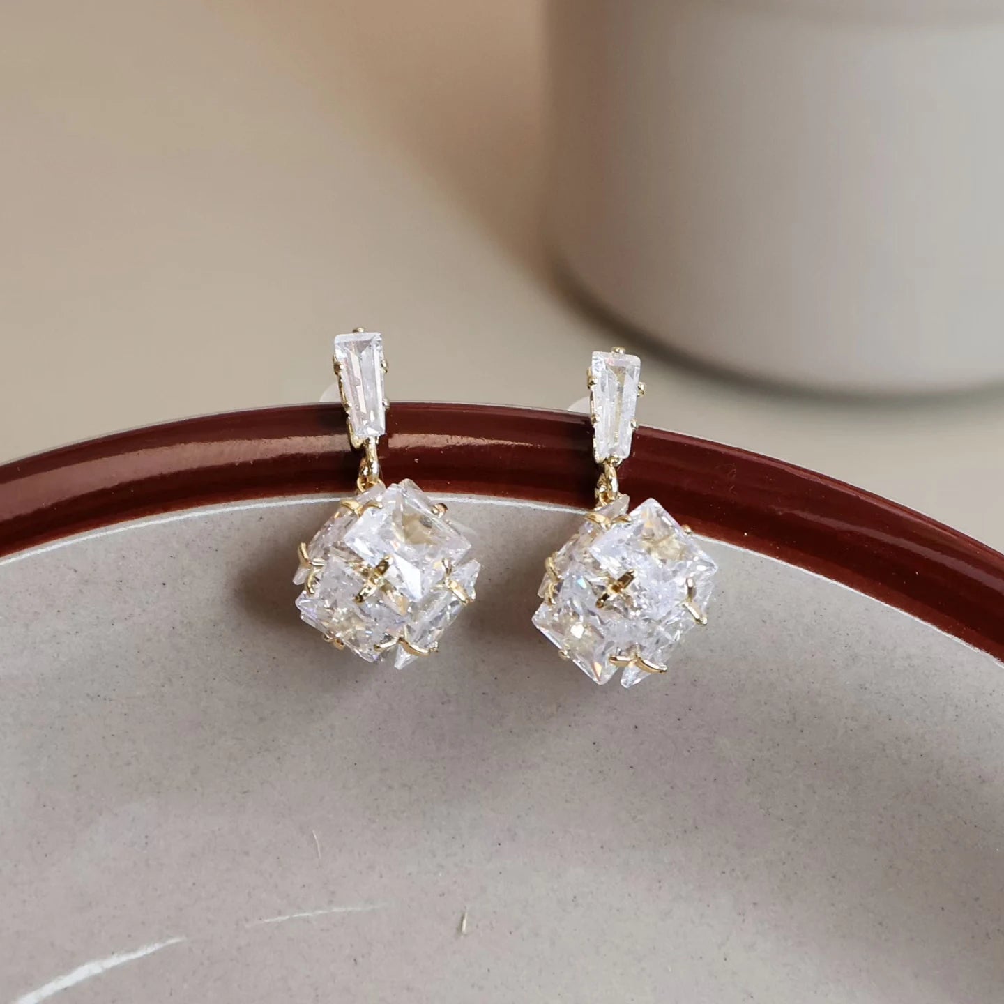 Fashion Sweet Elegant Glitter Drop Earrings for Girls Glamorous Refined Art Deco Jewelry for Women Ladies Accessories Wholesale