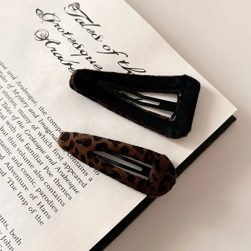 Fashion Classic Leopard Hair Clips for Girls Trendy Elegant Simple Vintage Snap Clips for Women Ladies Hair Accessories Chic