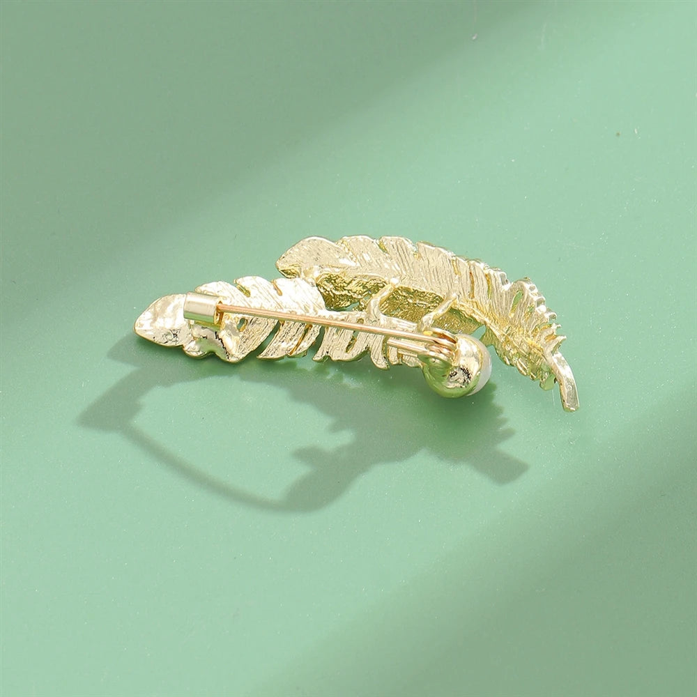 Fashion Feather Rhinestone Imitation Pearl Brooches for Girls Stylish Sweet Pins Jewelry for Women Ladies Accessories Wholesale