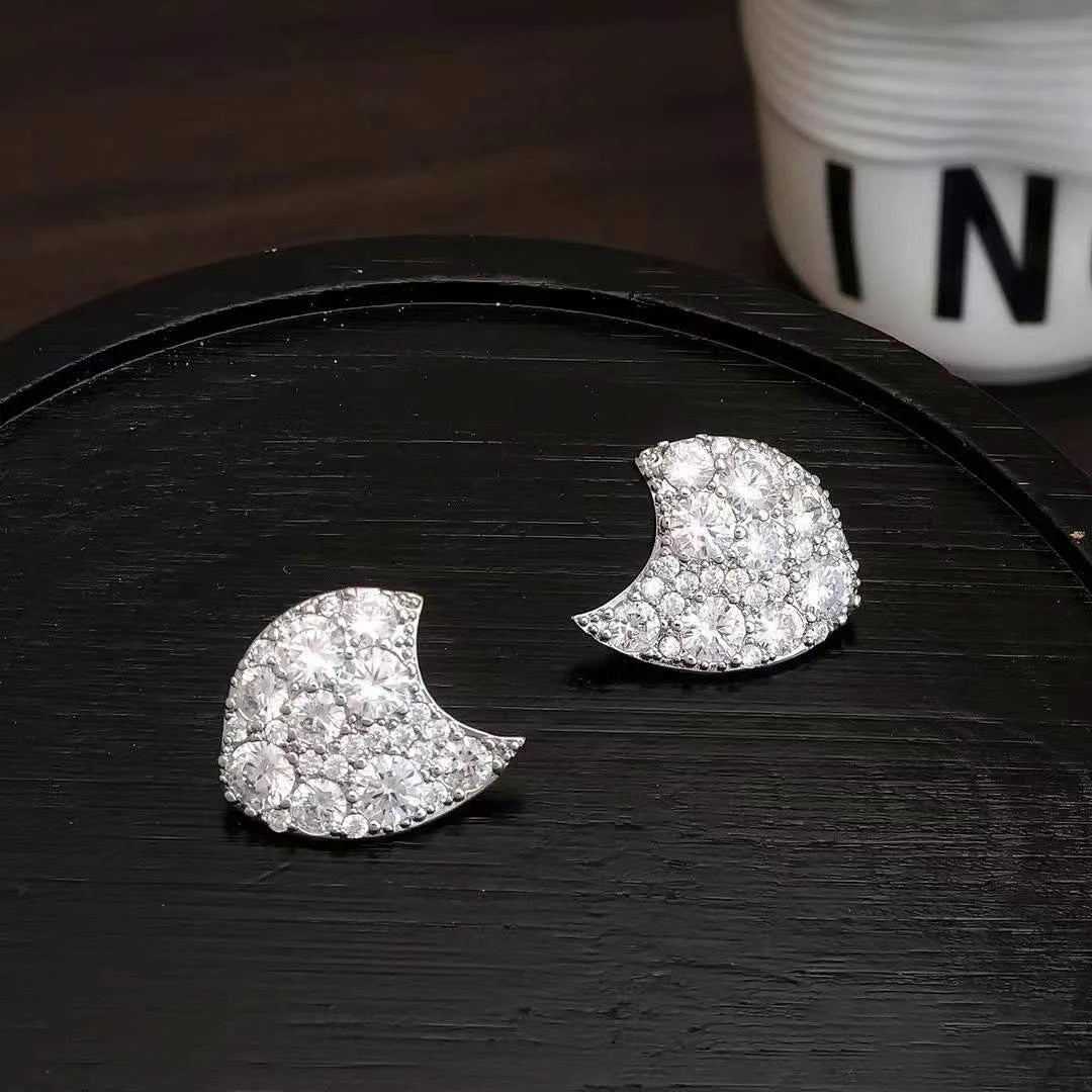 Simple Sweet Fashion Glitter Sparkle Stud Earrings for Girls Stylish Latest Jewelry for Women Lady Accessories Chinese Supplier