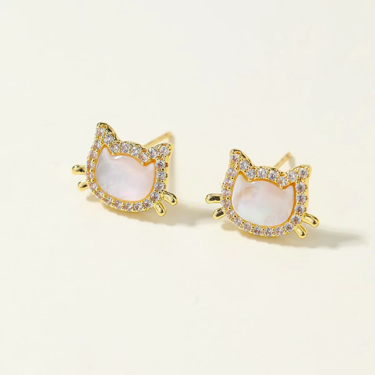 Fashion Sweet Animals Cute Cat Kitty Butterfly Stud Earrings for Girls Apple Fruits Jewelry for Women Ladies Accessories Chic