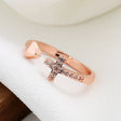 The opening is adjustable. / Rose gold