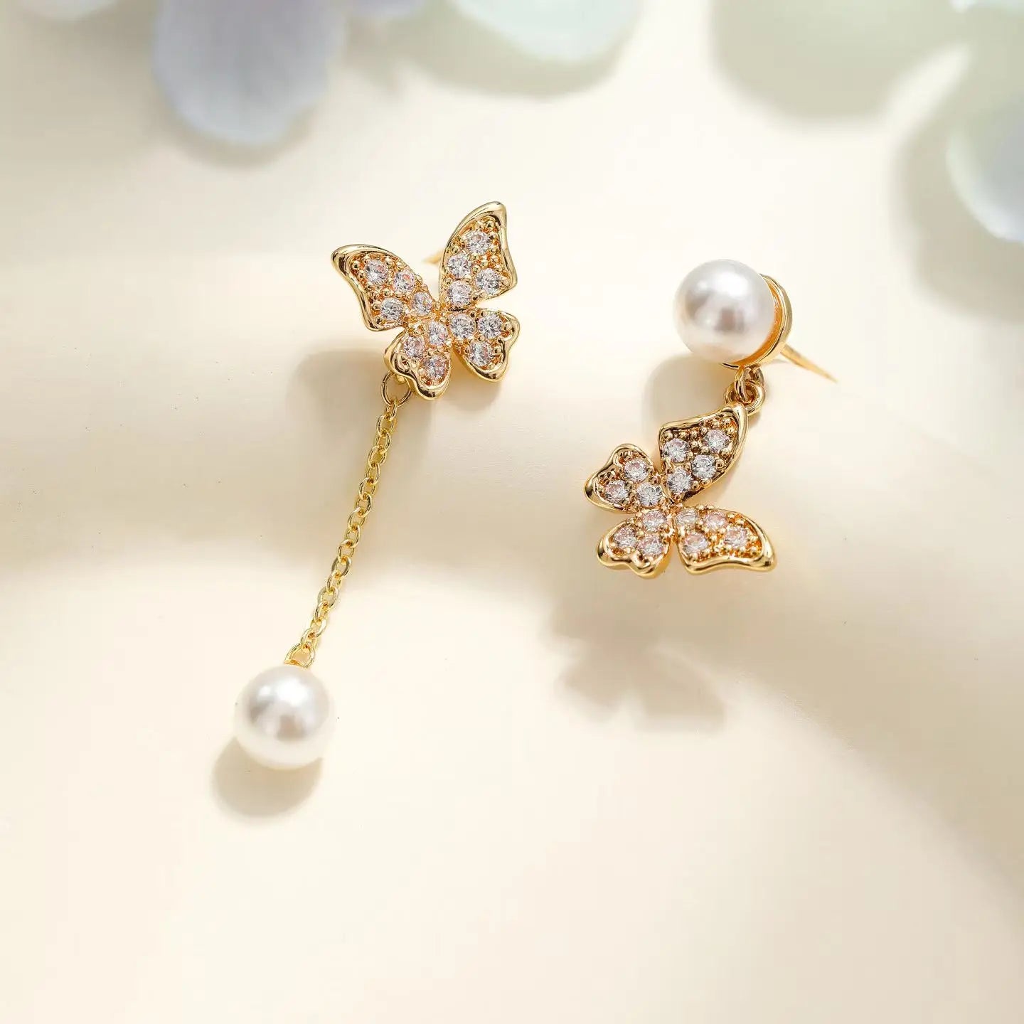 Elegant Simple Minimalistic Butterfly Drop Earrings for Girls Imitation Pearl Glitter Jewelry for Women Ladies Accessories