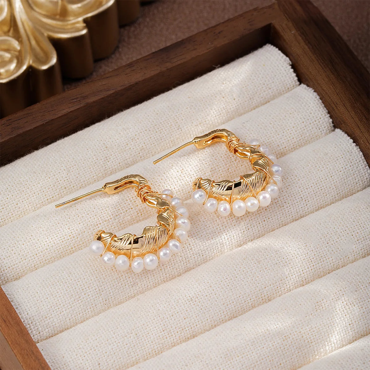 Fashion Copper 18K Gold Plated S925 Silver Hoop Earrings for Girls Freshwater Pearl for Women Ladies Wholesale China Factory