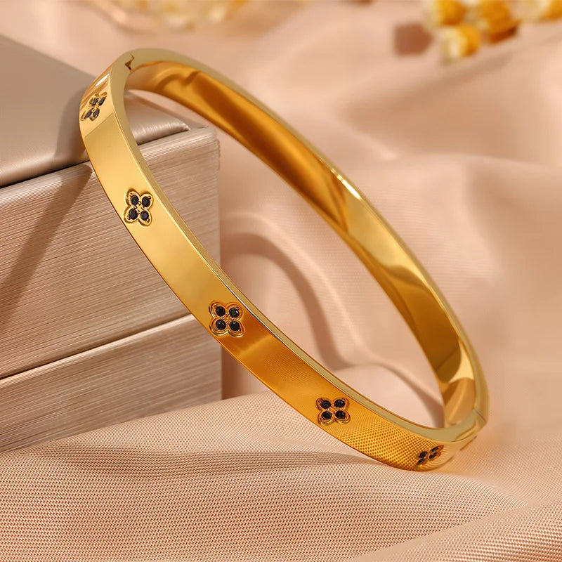 Stainless Steel Bangle Bracelets Simple Four Leaf Clover Design with Crystal Elegant Fashion Jewelry Women Accessories Wholesale