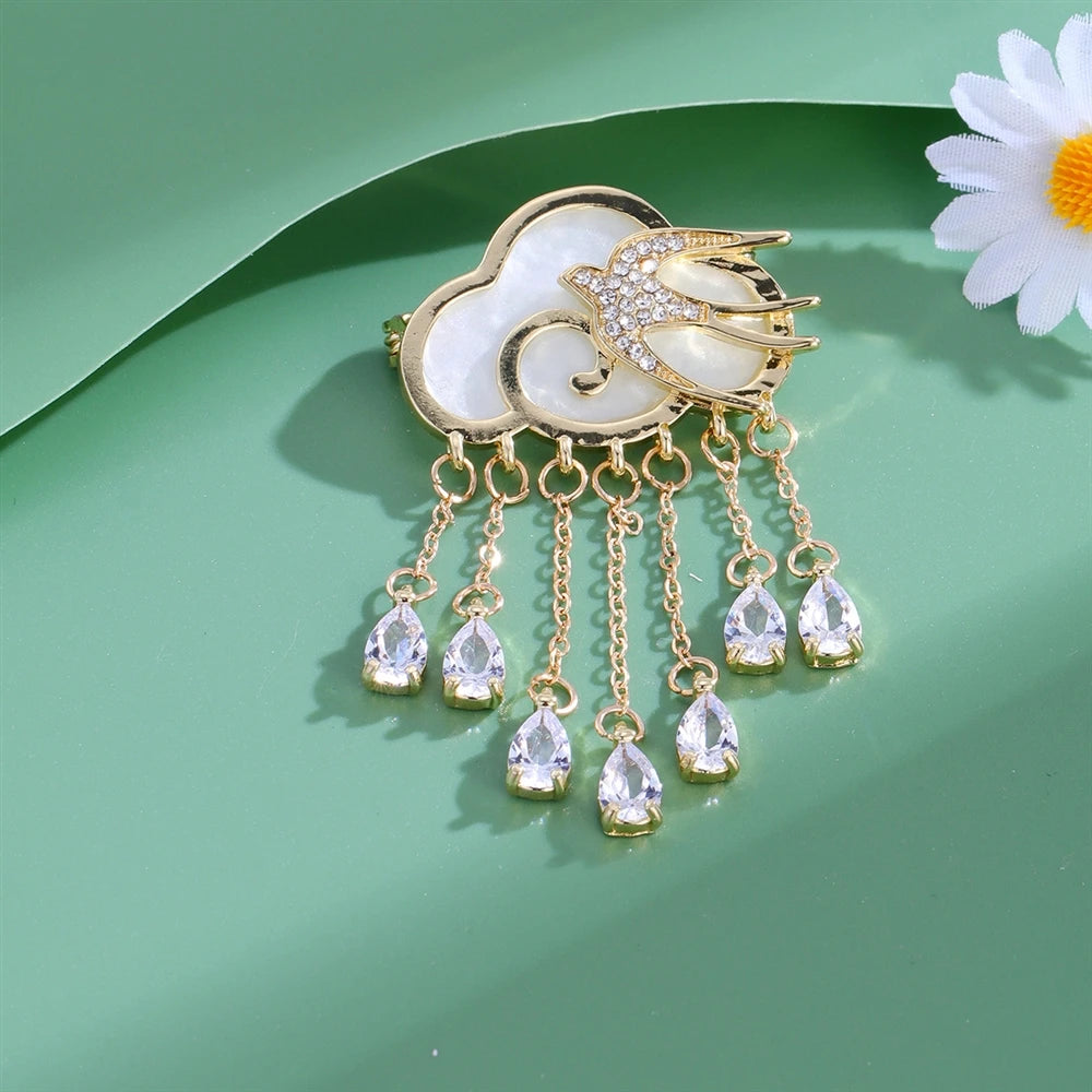 Fashion Chinese Style Cloud Vintage Retro Tassel Brooches for Girls Glitter Elegant Pins Jewelry for Women Ladies Accessories