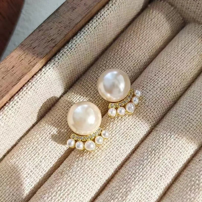 Fashion Refined Glamorous Dainty Art Deco Stud Earrings for Girls Elegant Sweet Imitation Pearl Jewelry for Women Ladies Chic
