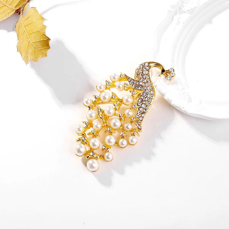 Fashion Animals Glitter Sparking Peacock for Girls Sweet Imitation Pearl Pins Jewelry for Women Ladies Accessories Wholesale