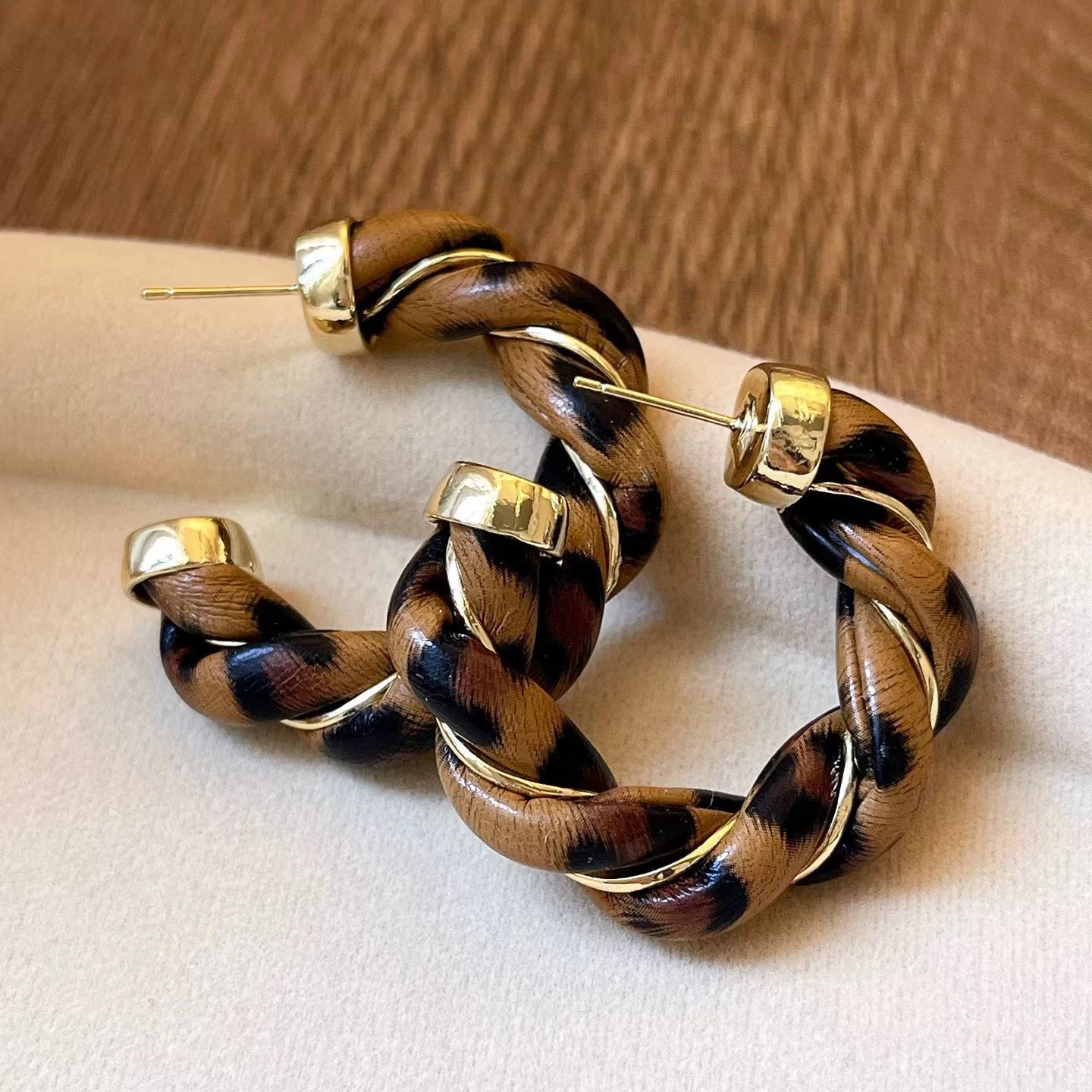 Female Leopard Print Circle Shape Hoop Earring Fashion Vintage Elegant Glamorous Wholesale Jewelry Accessories for Causal Daily