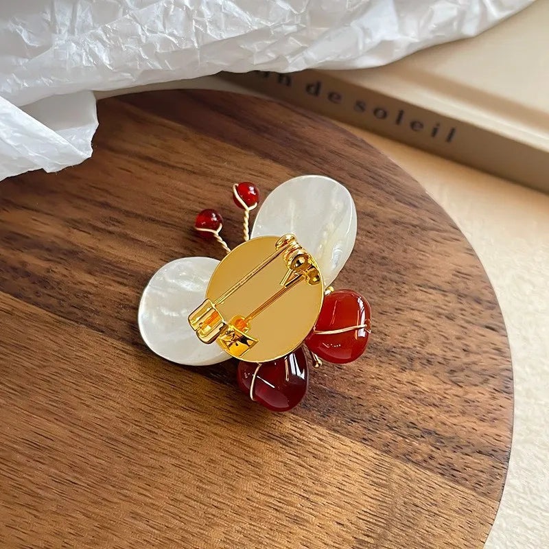 Fashion Abalone Shell Agate Butterfly Copper 18K Gold Brooches for Girls Freshwater Pearl Jewelry for Women Ladies Wholesale
