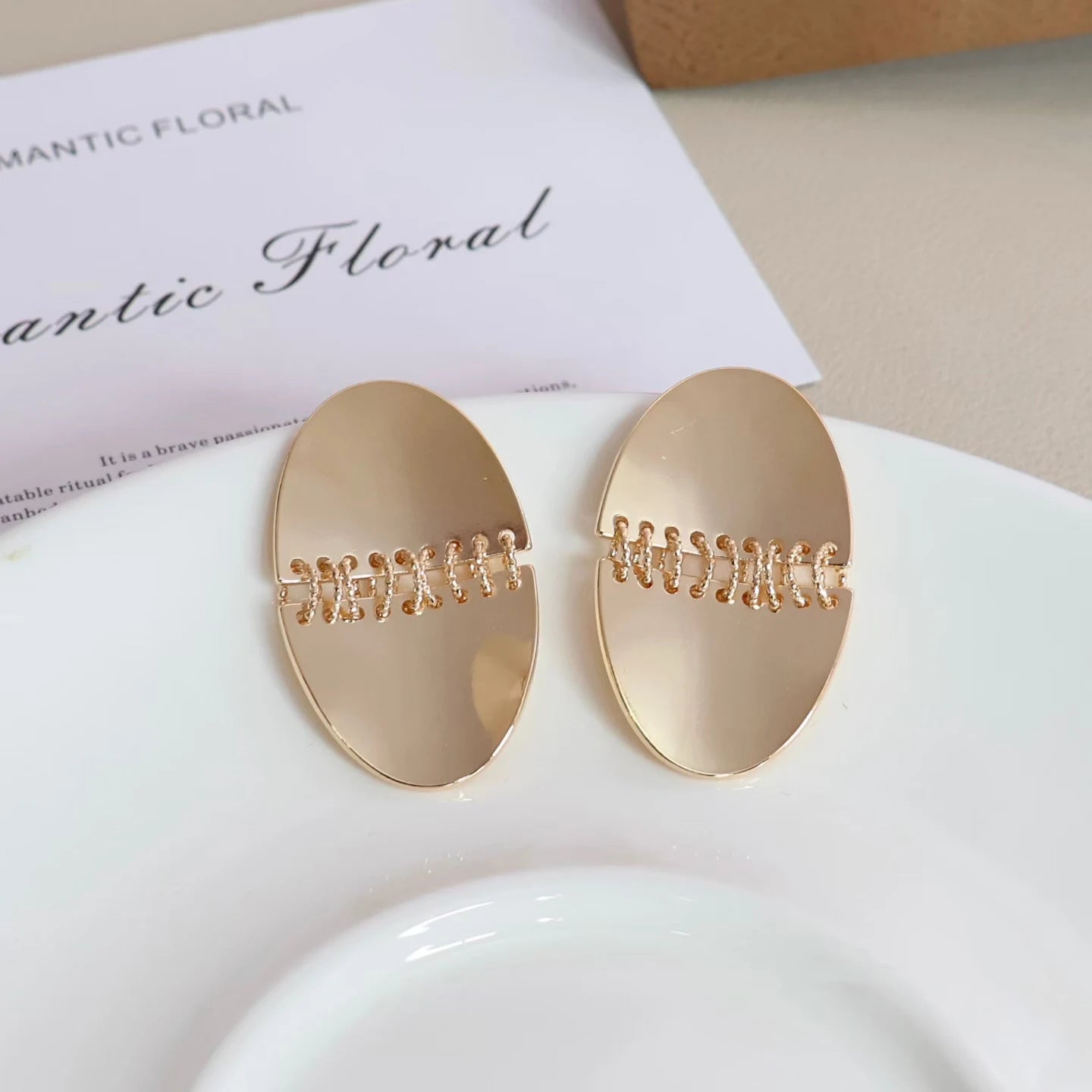 Fashion Sweet Elegant Simple Minimalistic Drop Earrings for Girls Classic Charms Refined Jewelry for Women Ladies Accessories