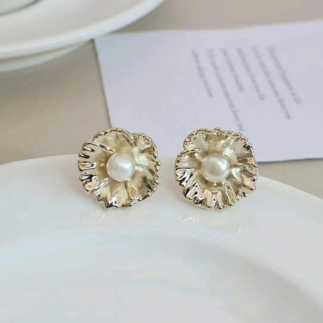 Simple Flower Luxury Trendy Stylish Stud Earrings for Girls Alphabet Art Deco Jewellry for Women Ladies Accessories Wholesale