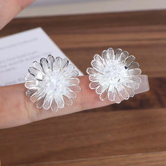 Ladies New Design Flower Shape Small Stud Earring Trendy Simple Fashion Elegant Lightweight Bulk Jewelry Accessories for Causal