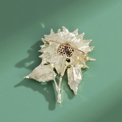 Fashion Sweet Trendy Sunflower Floral Brooches for Girls Stylish Dainty Glamorous Pins Jewelry for Women Ladies Accessories