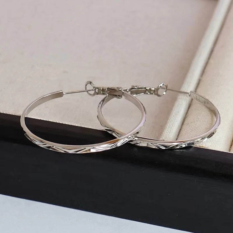 Fashion Simple Retro Glamorous Classic Hoop Earrings for Girls Charms Art Deco Jewelry for Women Ladies Accessories Wholesale