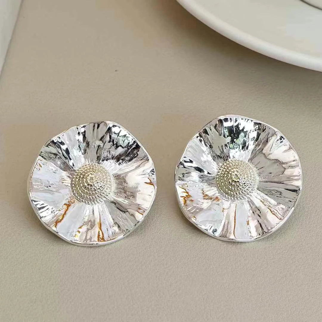 Ladies Flower Shape Small Stud Earring Sequined Fashion Elegant Glamorous Wholesale High Quality Jewelry Accessories for Street