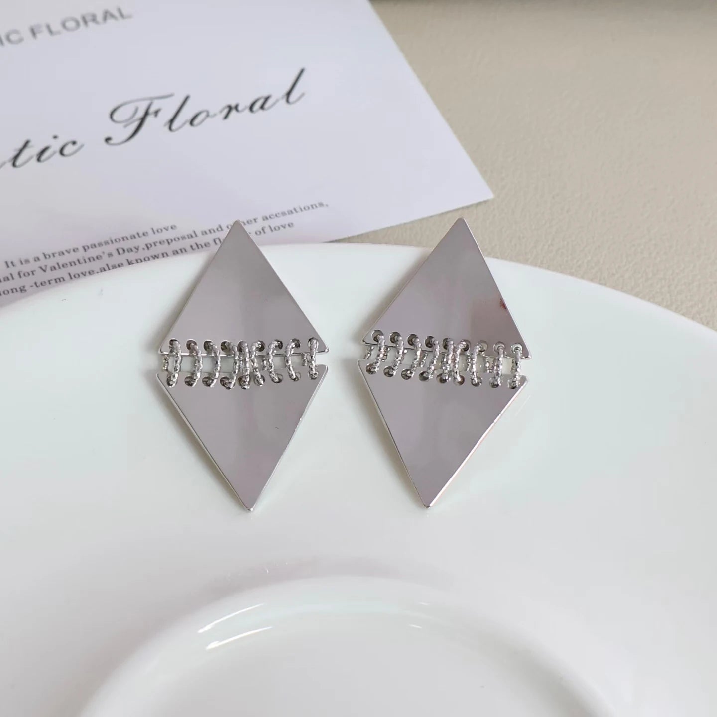 Fashion Star Elegant Sweet Art Deco Drop Earrings for Girls Glamorous Charms Jewelry for Women Ladies Accessories Wholesale