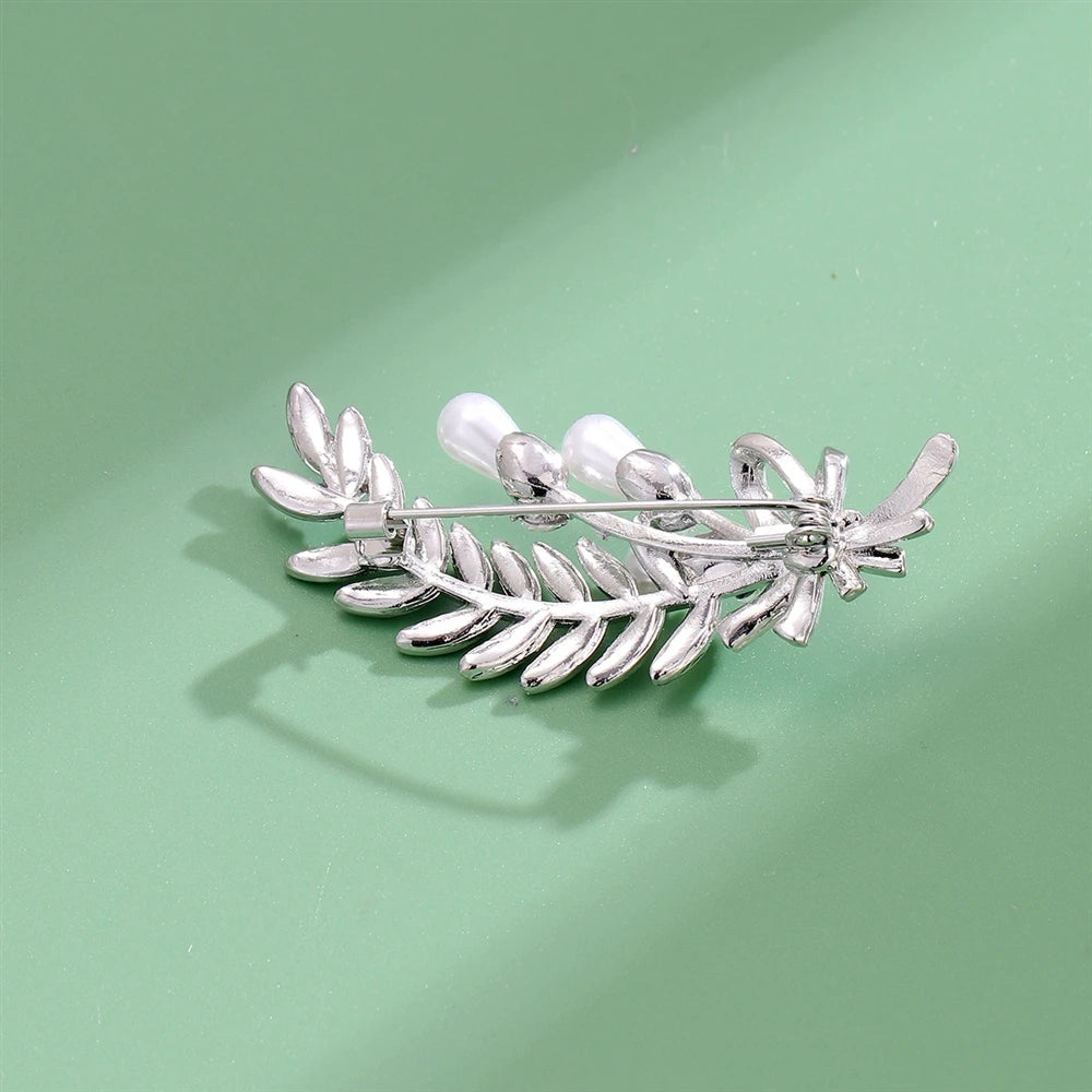 Fashion Sweet Elegant Glitter Rhinestone Sparking Brooches for Girls Feather Simple Pins Jewelry for Women Ladies Accessories