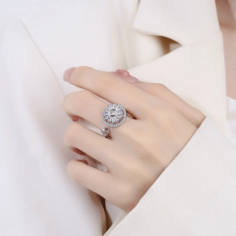 Hot Sale Rotating Rings Clover Shining Zircon Niche Design Micro-set Adjustable Index Finger Rings Women Accessories Wholesale